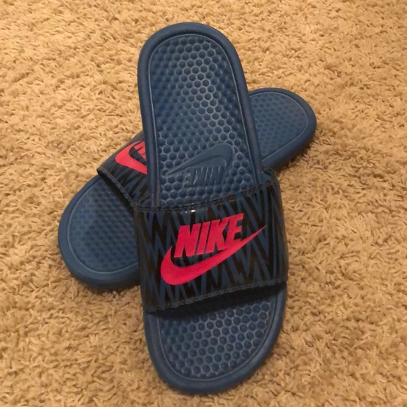 nike athletic slides